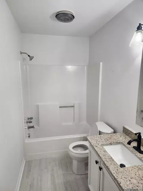 Bath - 32873 Duff Rd, Walker, LA 70785 photo 2 of 3