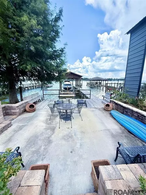 8052 False River Rd, Oscar, LA 70762
