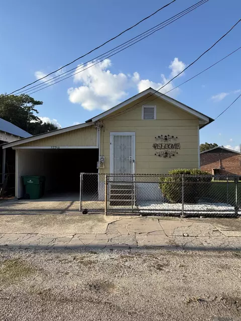 57706 Plaquemine St, Plaquemine, LA 70764