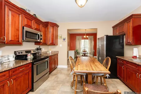 Kitchen - 181 Boutte Estates Dr, Boutte, LA 70039 photo 2 of 2