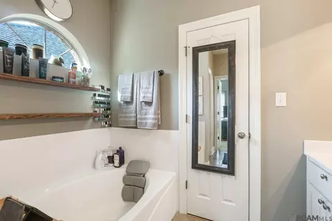 Bath - 12722 Darby Dr, Walker, LA 70785 photo 2 of 3