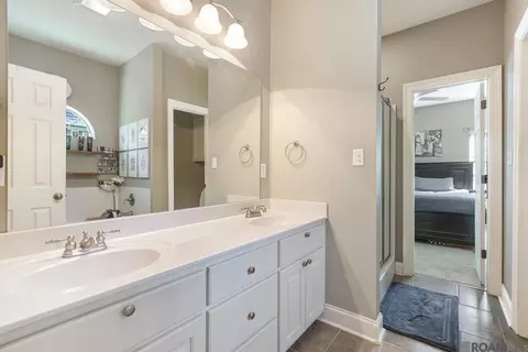 Bath - 12722 Darby Dr, Walker, LA 70785 photo 1 of 3