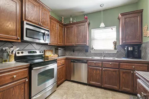 Kitchen - 12722 Darby Dr, Walker, LA 70785 photo 2 of 2