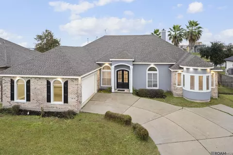 1951 E Squirewood Dr, Harvey, LA 70058