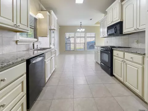 Kitchen - 12781 Landon Dr, Walker, LA 70785 photo 1 of 2