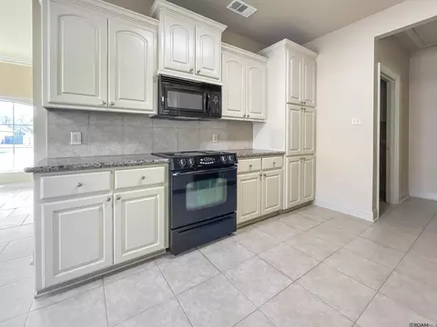 Kitchen - 12781 Landon Dr, Walker, LA 70785 photo 2 of 2