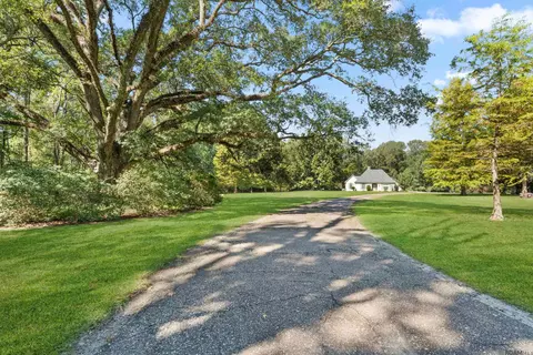1017 Hunters Run Ave, Zachary, LA 70791