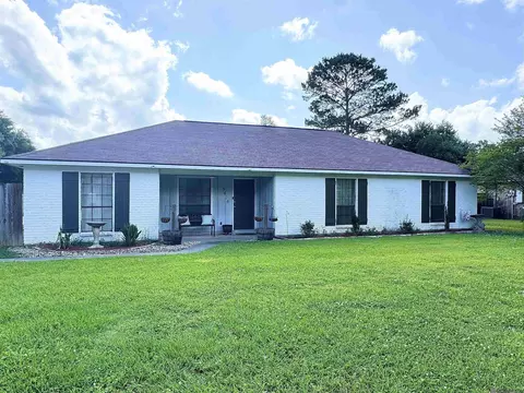 5624 Deanne Marie Dr, Zachary, LA 70791