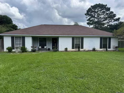 5624 Deanne Marie Dr, Zachary, LA 70791