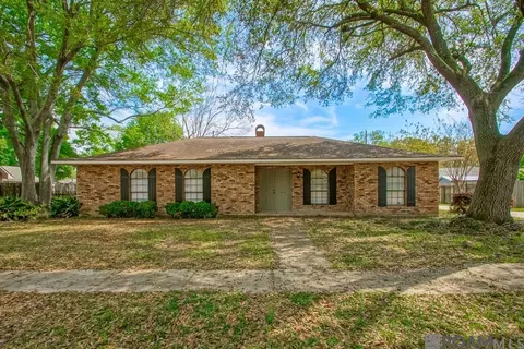 5634 Tee Dr, Zachary, LA 70791