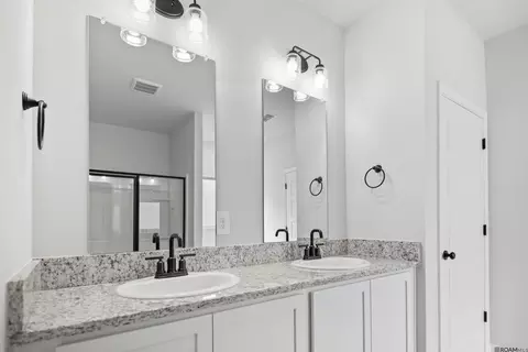 Bath - 930 Ryan Ave, Baker, LA 70714 photo 1 of 3