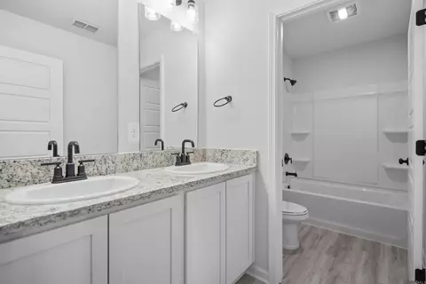 Bath - 930 Ryan Ave, Baker, LA 70714 photo 3 of 3