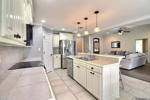 Kitchen - 13009 Robin Dr, Walker, LA 70785 photo 4 of 5