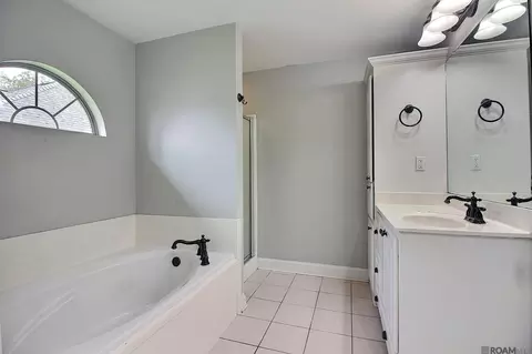 Bath - 13009 Robin Dr, Walker, LA 70785 photo 2 of 3