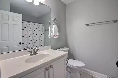 Bath - 13009 Robin Dr, Walker, LA 70785 photo 3 of 3