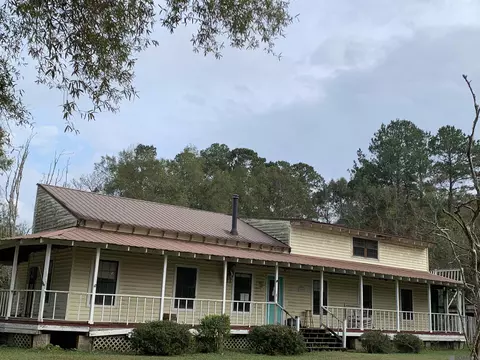 42246 Sweeney Ln, Ponchatoula, LA 70454