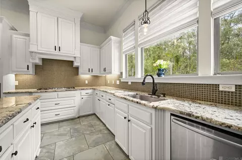 Kitchen - 12331 Oak Fields Dr, Geismar, LA 70734 photo 2 of 3