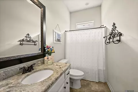 Bath - 12331 Oak Fields Dr, Geismar, LA 70734 photo 1 of 4