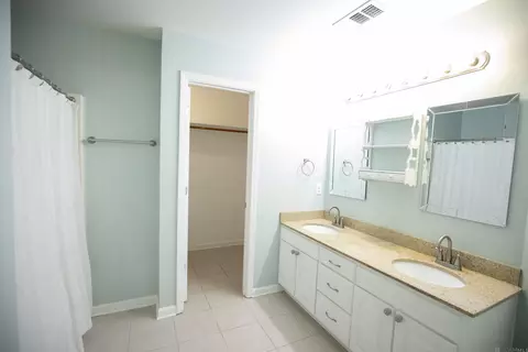 Bath - 12501 Hidden Ridge Dr, Walker, LA 70785 photo 3 of 4