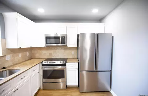 Kitchen - 12501 Hidden Ridge Dr, Walker, LA 70785 photo 1 of 2
