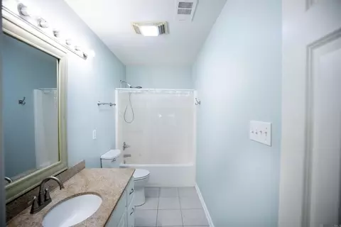 Bath - 12501 Hidden Ridge Dr, Walker, LA 70785 photo 2 of 4