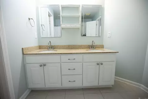 Bath - 12501 Hidden Ridge Dr, Walker, LA 70785 photo 4 of 4