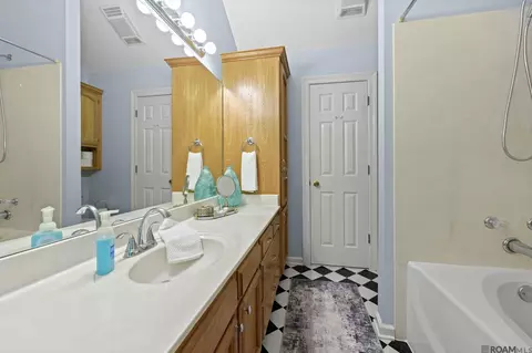 Bath - 13459 Prairie Ln, Walker, LA 70785 photo 2 of 2