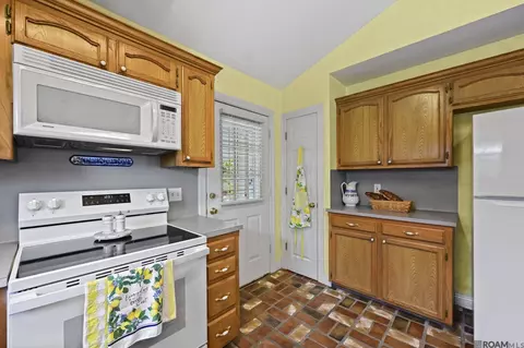 Kitchen - 13459 Prairie Ln, Walker, LA 70785 photo 2 of 2