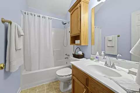 Bath - 13459 Prairie Ln, Walker, LA 70785 photo 1 of 2