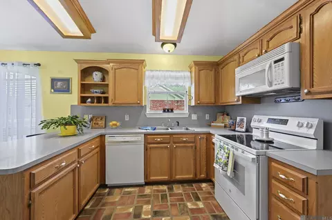 Kitchen - 13459 Prairie Ln, Walker, LA 70785 photo 1 of 2