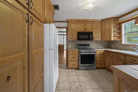 Kitchen - 1725 Cedar Ave, Jackson, LA 70748 photo 2 of 2