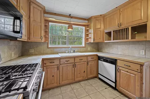 Kitchen - 1725 Cedar Ave, Jackson, LA 70748 photo 1 of 2