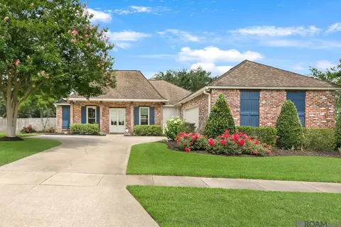 8272 Oakley Dr, Zachary, LA 70791