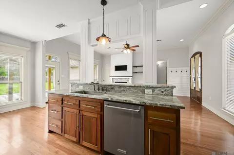 Kitchen - 34122 Springlake Dr, Walker, LA 70785 photo 4 of 4