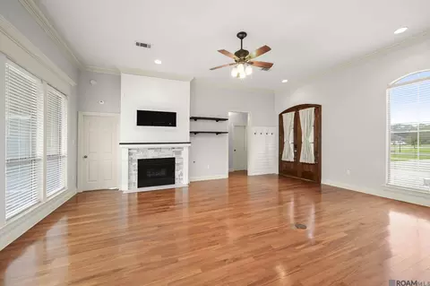 Living - 34122 Springlake Dr, Walker, LA 70785 photo 3 of 3