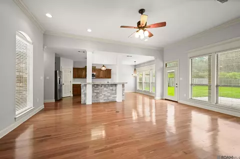 Living - 34122 Springlake Dr, Walker, LA 70785 photo 2 of 3