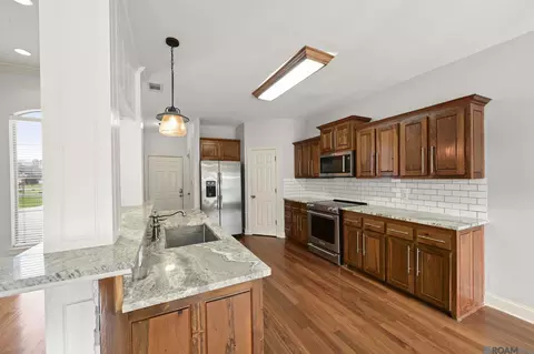 Kitchen - 34122 Springlake Dr, Walker, LA 70785 photo 2 of 4