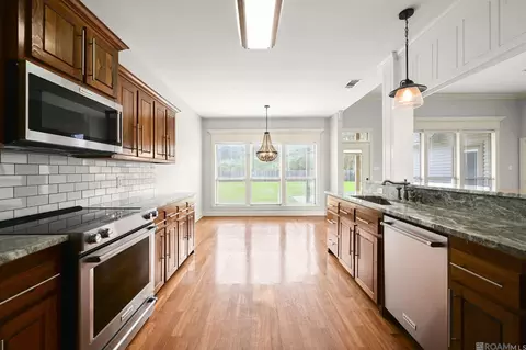 Kitchen - 34122 Springlake Dr, Walker, LA 70785 photo 3 of 4