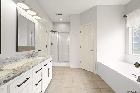 Bath - 34122 Springlake Dr, Walker, LA 70785 photo 2 of 3