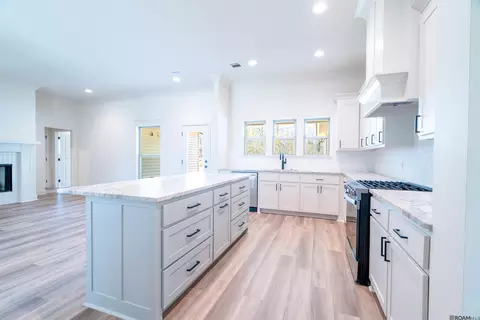 13530 Eagles Park Dr, Denham Springs, LA 70726