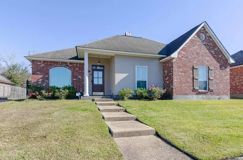 3837 Secretariat Dr, Baton Rouge, LA 70816