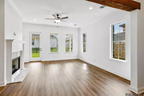 Living - 117 Sophia Dr, Luling, LA 70070 photo 3 of 4