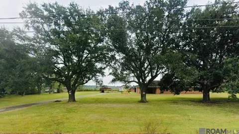 206 Ideal St, Belle Rose, LA 70341