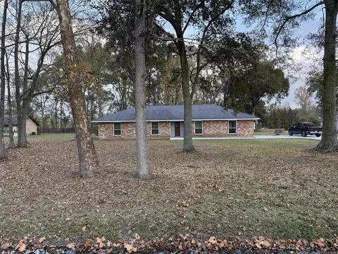 10522 Shadowlake Dr, Geismar, LA 70734