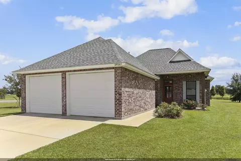 39561 Hernando De Soto Dr, Darrow, LA 70725