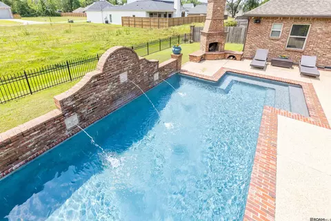 14472 Oak Path Dr, Prairieville, LA 70769