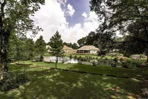 731 Castlewood St, Denham Springs, LA 70726