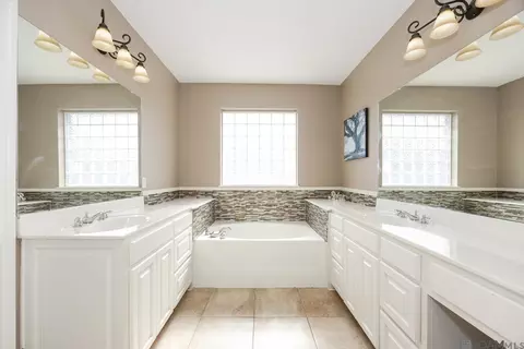 Bath - 13366 Autumn Run Dr, Walker, LA 70785 photo 1 of 5
