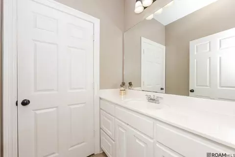 Bath - 13366 Autumn Run Dr, Walker, LA 70785 photo 4 of 5