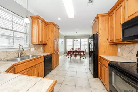 Kitchen - 13366 Autumn Run Dr, Walker, LA 70785 photo 1 of 4